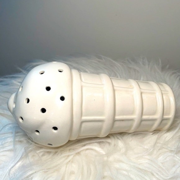 ICE CREAM SPRINKLE SHAKER | WHITE ICE CREAM NOVELTY SPRINKLES SHAKER - Picture 5 of 9